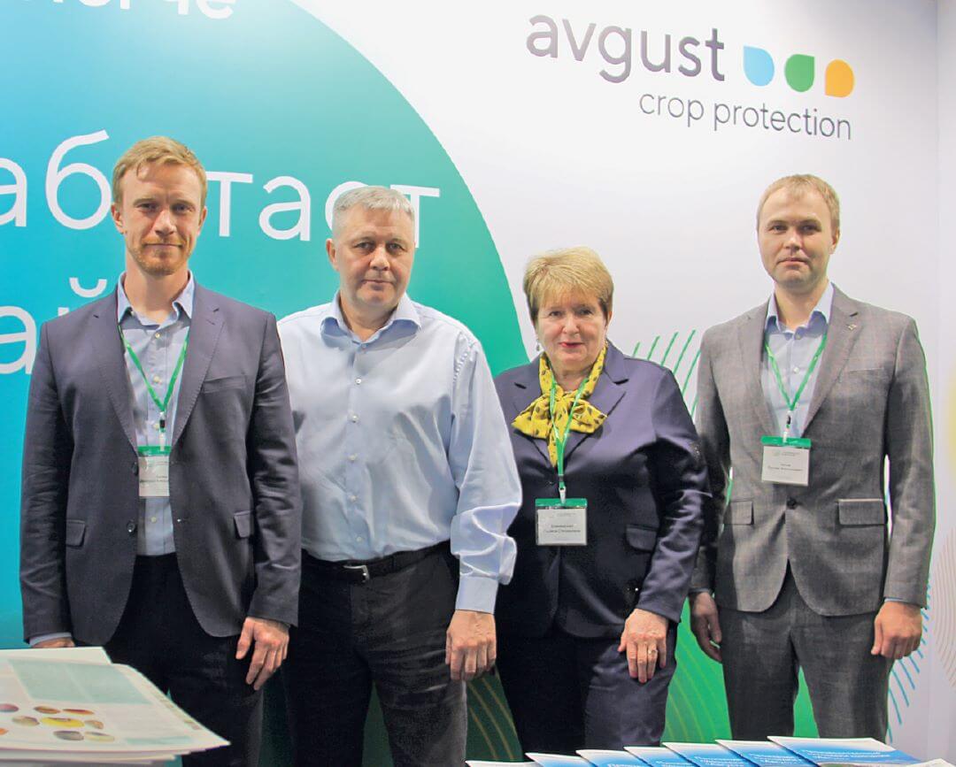 Слева направо: Д. А. Белов, М. Е. Данилов. Л. С. Елиневская и Р. А. Зотов