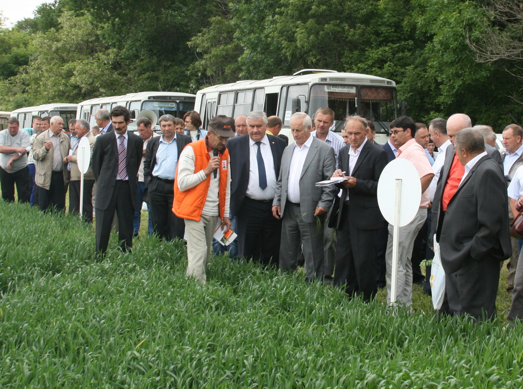 Биринчи Май Менен!