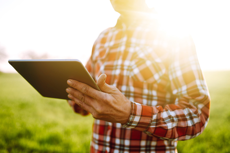 Спутник и планшет – в подарок: компания «Август» стимулирует развитие цифрового земледелия