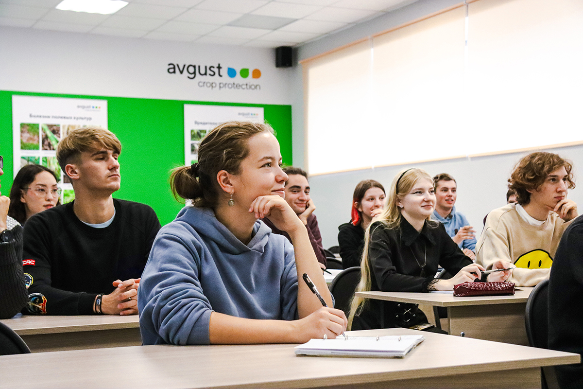 "Август" Санкт-Петербургдагы акысыз максаттуу магистратурага изилдөөчү студенттерди чакырат