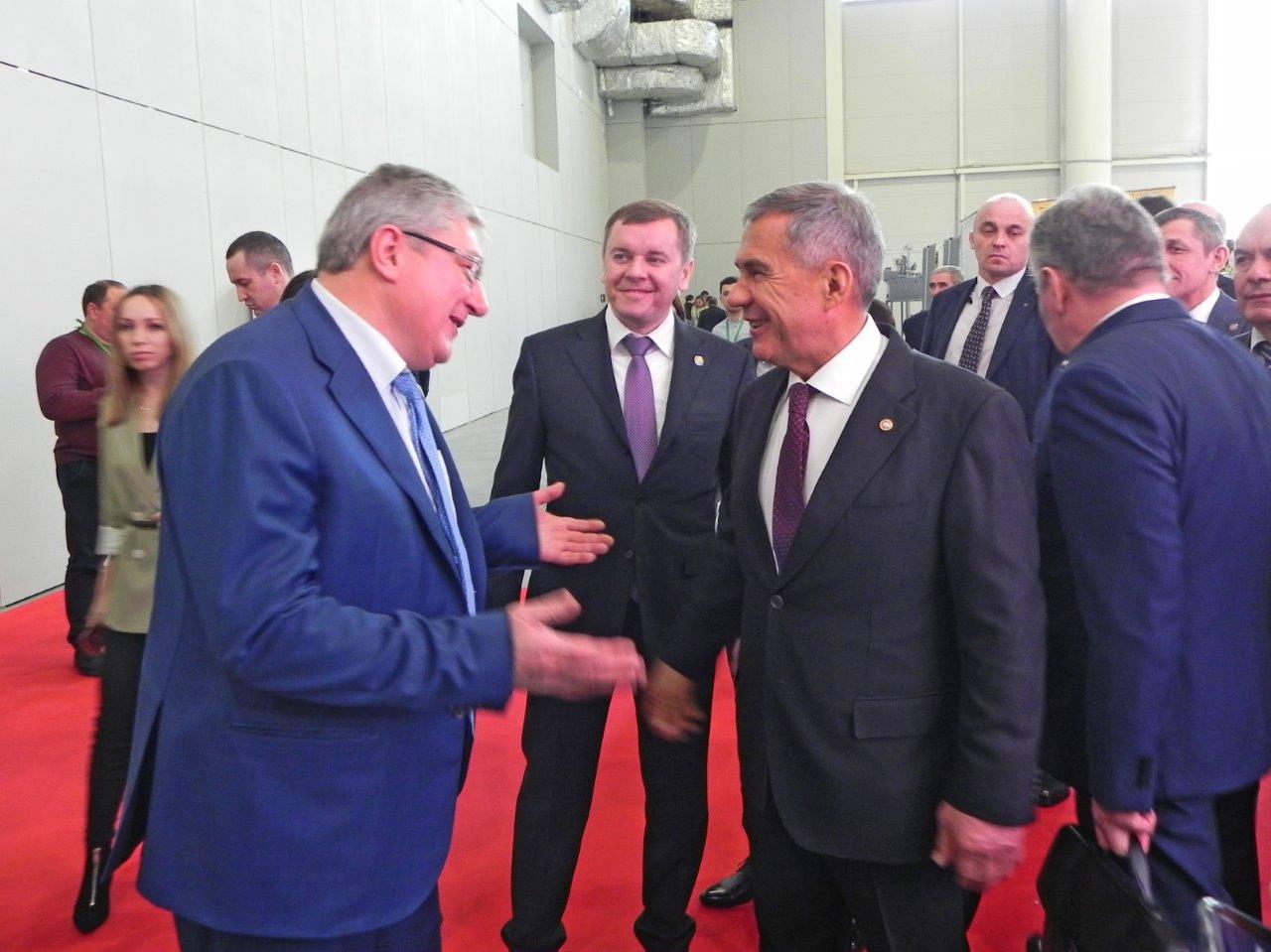 "Август"гезити